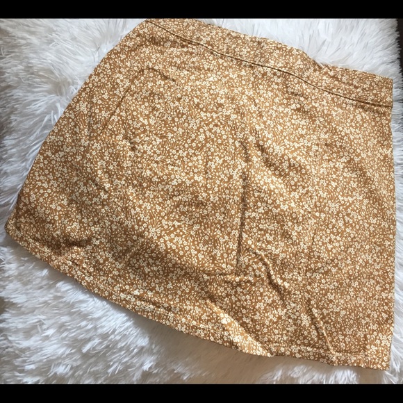 Floral button skirt - Picture 2 of 4